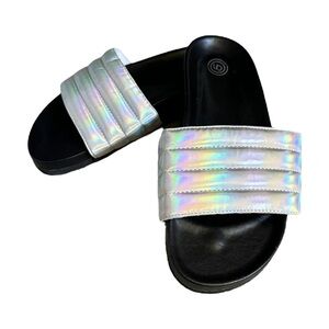 Urban Outfitters Puff Iridescent Pool Side Flat Slides Size 8 NWT